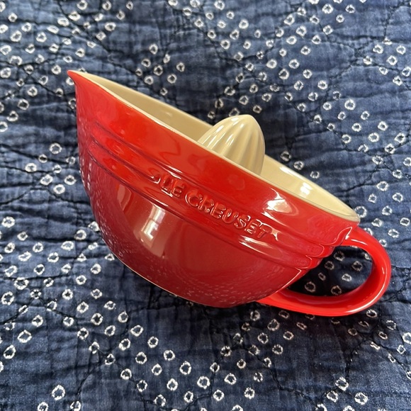 Le Creuset Kitchen Le Creuset Stoneware Citrus Juicer Red Poshmark
